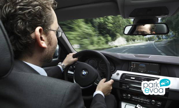 como sujetar el volante